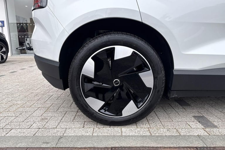 2025 Volvo EX30 Single Motor Extended Range 69kWh Plus SUV 5dr Electric Auto (272 ps) ESTATE Elec...
