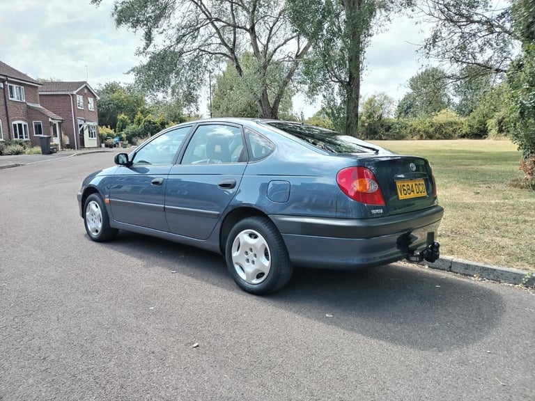 PRACTICAL CLASSIC TOYOTA AVENSIS GS 1.8 PETROL GENUINE 33K FSH 10 MOT TOW BAR