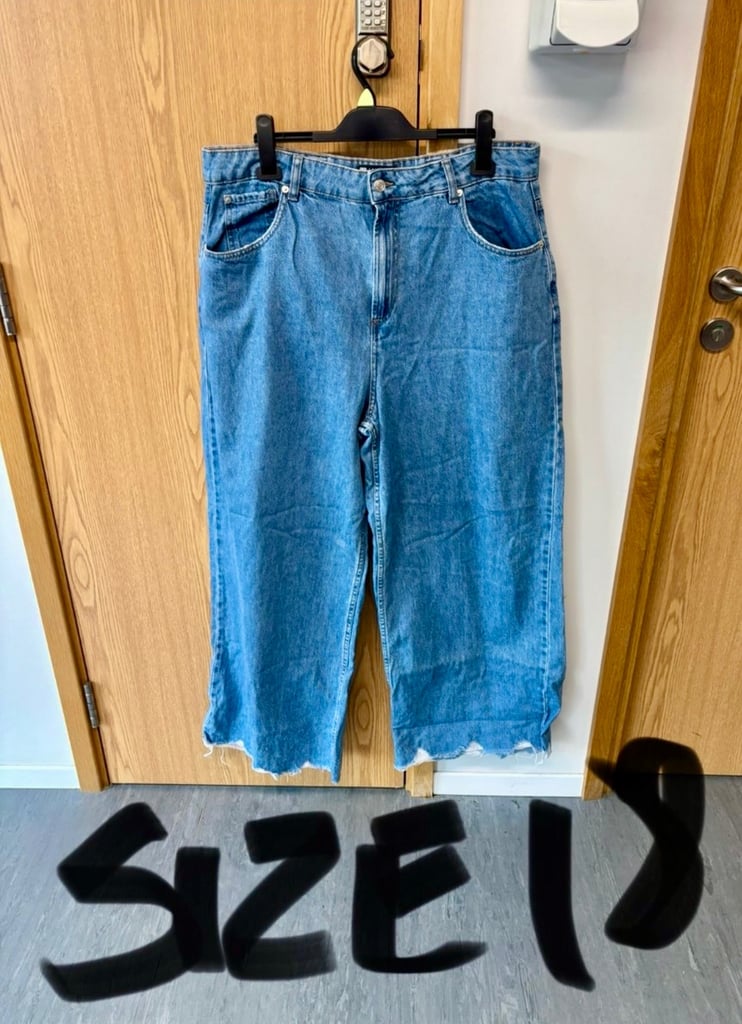 Ladies Clothing Size 18