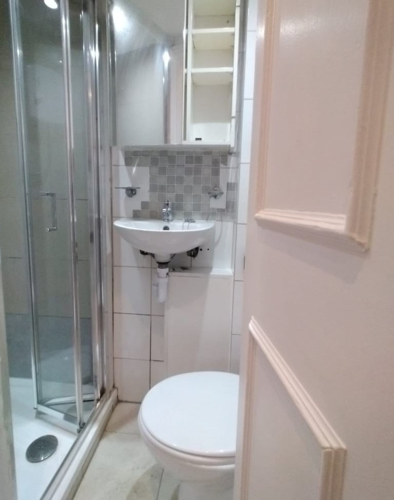 DSS GR FL2 BEDROOM GARDEN FLAT10MIN BUS WIMBLEDON10MIN WALK RAYNES PARK ONLY FOR PARENTS+CHILDREN