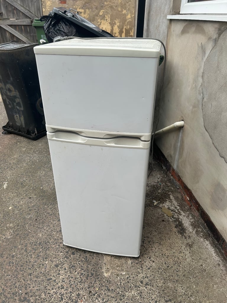 Small fridge freezer 