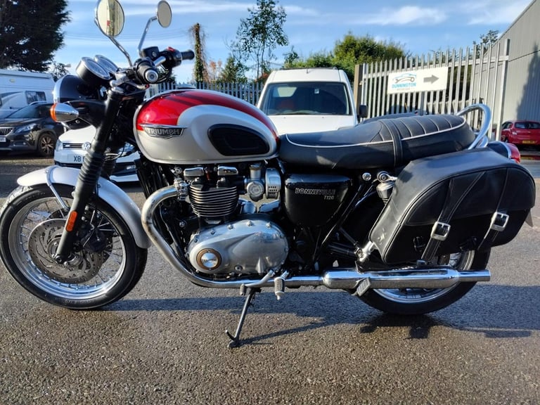 2017 66 TRIUMPH BONNEVILLE T120 T 120 1200 RED 1289 MILES CLASSIC STYLING