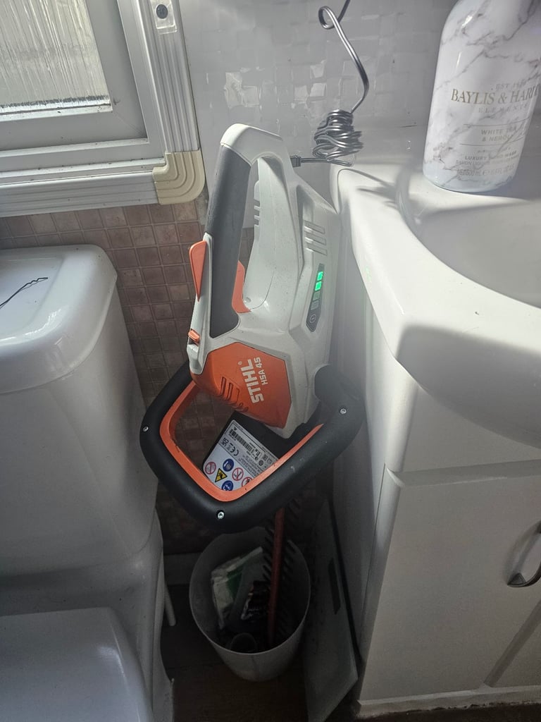 Stihl HSA 45 BATTERY HEDGE CUTTER 