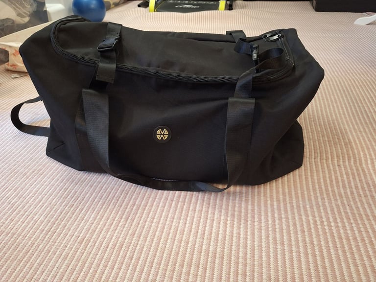 Work out / travel black large zip up bag / holdal 