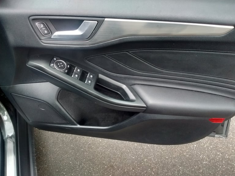 2018 Ford Focus 1.0 EcoBoost FSH 125 Titanium 5dr HATCHBACK Petrol Manual