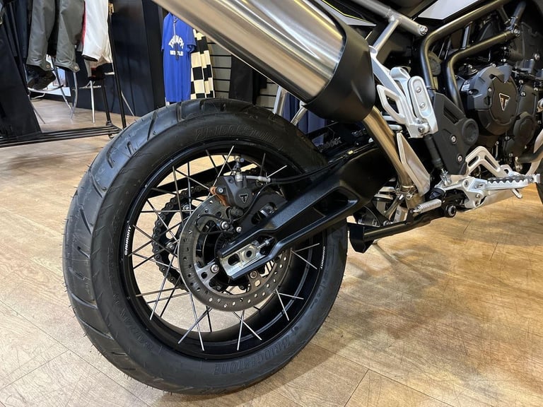 2025 Triumph Tiger 900 RALLY PRO STANDARD TWIN COLOUR Petrol black 6 Speed