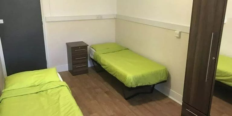 Studio flat share in london for £65/week