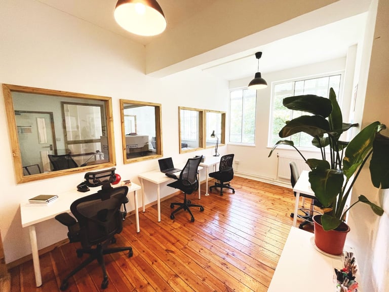  Office | Creative Space | Beauty Room | Workspace | Commercial unit in Leytonstone East London E10 