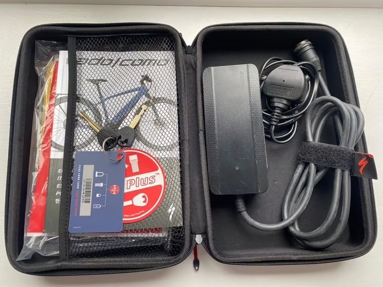Specialized Turbo Vado 3.0 Electric Bike 2021 w Rack, Lights + Mudguards Great Condition