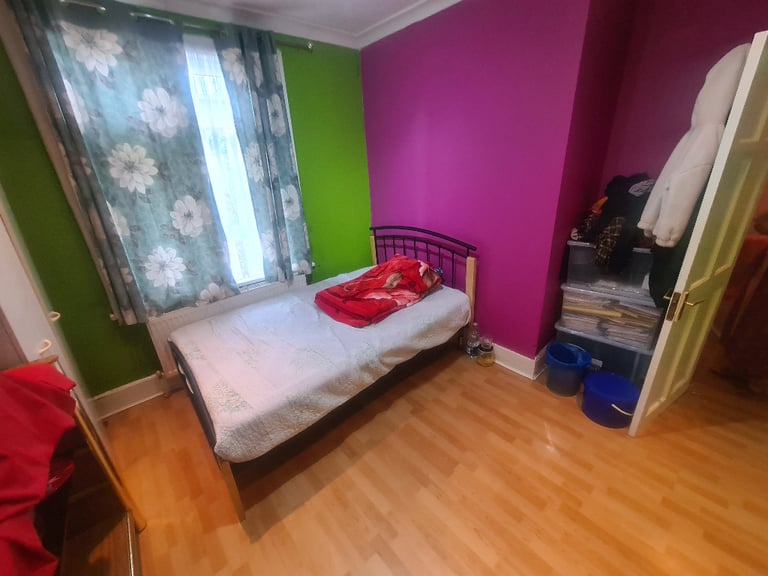 Double Room With ALL BILLS INCLUDED In Mitcham Close to Tooting Station