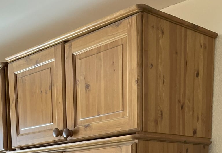 A QUALITY SOLID PINE DOUBLE WARDROBE TOP BOX