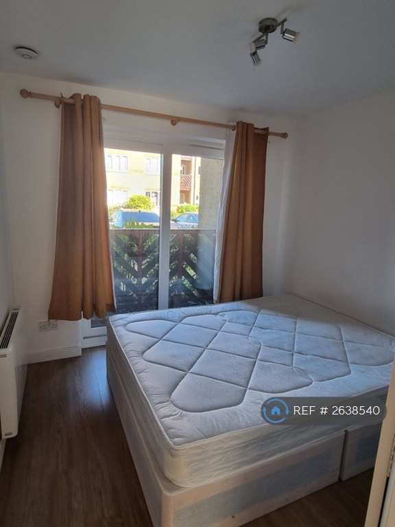1 bedroom flat in Braziers Quay, Bishop's Stortford, CM23 (1 bed) (#2638540)