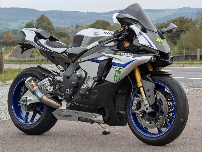 2016 YAMAHA YZF-R1M