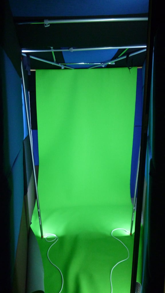 image for Pro-quality green screen/VFX chromakey fabric backdrop for digital filmography/photography/effects