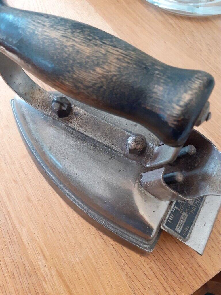 image for LAUNDWELL IRON - REDUCED 