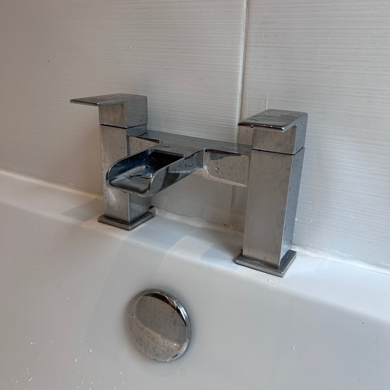Bath and Sink Taps (square waterfall)