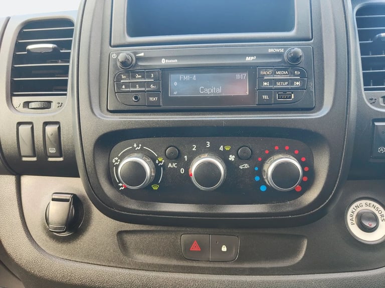 2020 Renault Trafic SH30 ENERGY dCi 145 High Roof Business+ Van Panel Van DIESEL Manual