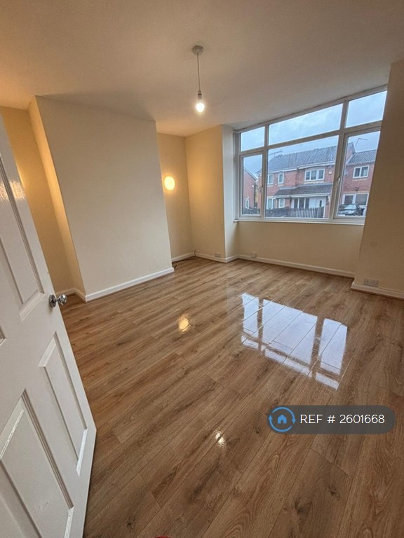 2 bedroom house in Leasowe Road, Leeds, LS10 (2 bed) (#2601668)