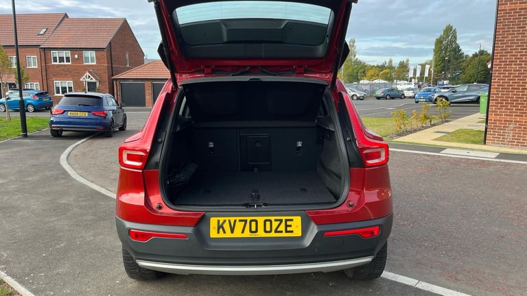 2020 Volvo XC40 Momentum B4 AWD mild hybrid ESTATE Petrol/Electric Hybrid Automatic