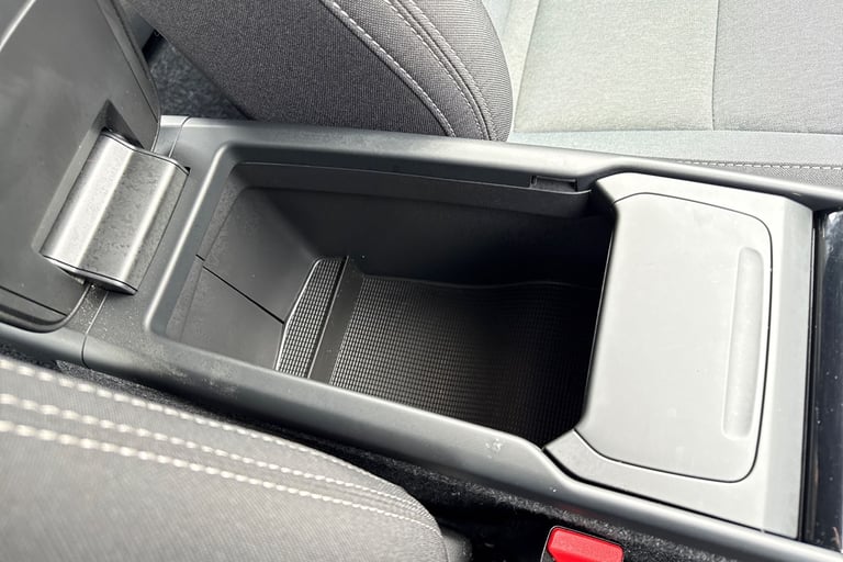 2023 Volvo XC40 2.0 B3 MHEV Plus DCT Auto Euro 6 (s/s) 5dr SUV PETROL Automatic