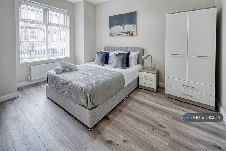 5 bedroom house in Parkhill Avenue, Manchester, M8 (5 bed) (#2402158)