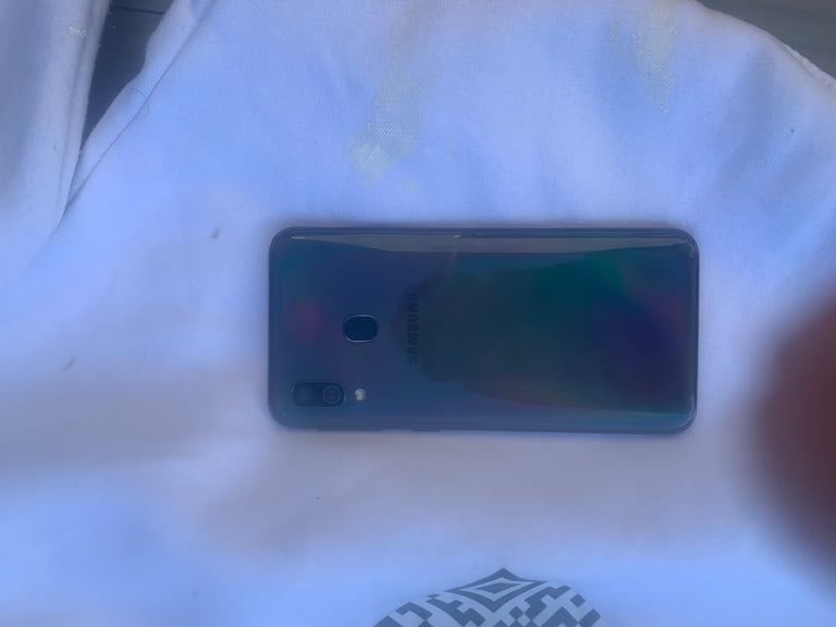 Samsung a40 68GB Grade A