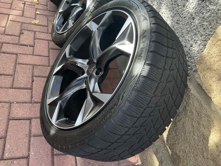 Set of 4 Cupra Formentor 19 inch Alloys with winter tyres