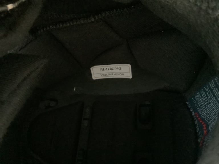 Motorcycle HJC C70 Helmet With Pin Lock Visor And Top & Front Vents Size L - Like New