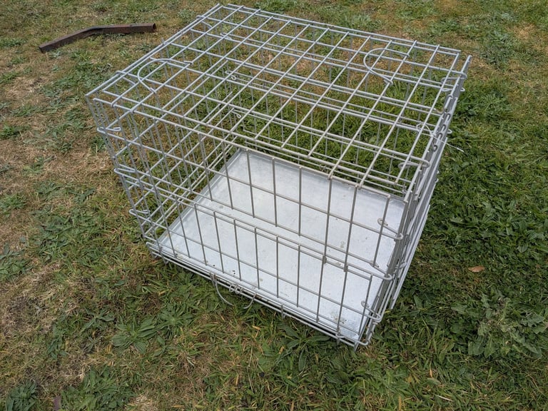 Medium dog crate 