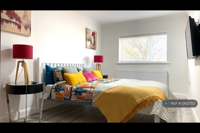 1 bedroom flat in Walk To Train & Incl. Bills, Cambridge, CB1 (1 bed) (#2422753)