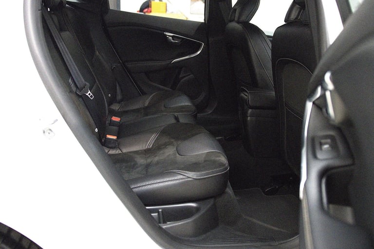 2017 Volvo V40 2.0 T2 R-Design Nav Plus Euro 6 (s/s) 5dr HATCHBACK Petrol Manual