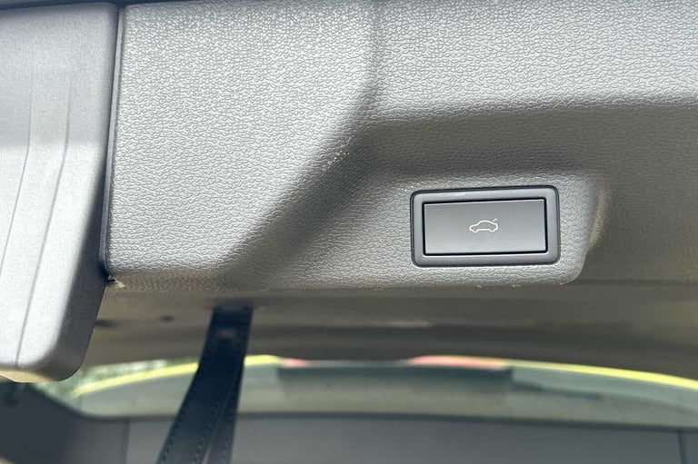 2024 Volkswagen ID.Buzz 210kW Life Pro 79kWh 5dr Auto People Carrier Electric Automatic