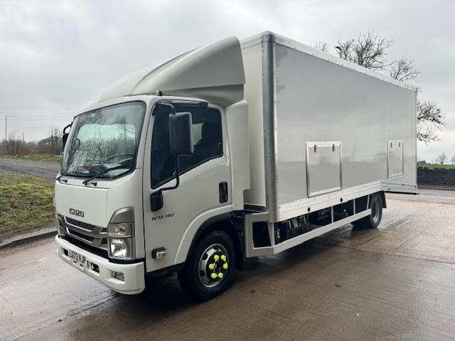 2024 ISUZU N75.190 Euro 6 19ft6 box covered car transporter 1477kms manual a/c