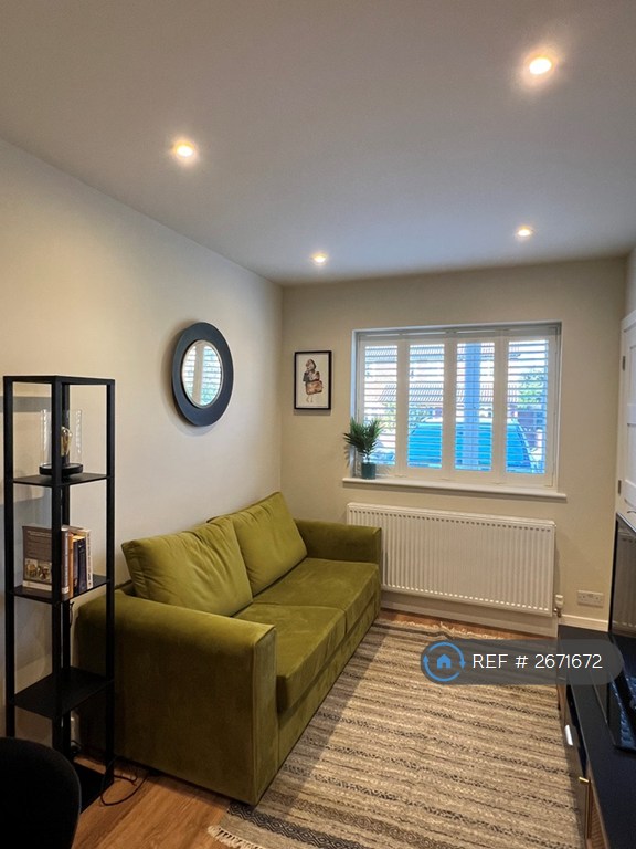 1 bedroom flat in Redfern Close, Cambridge, CB4 (1 bed) (#2671672)