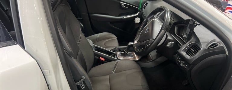 2015 Volvo V40 D2 [120] Cross Country SE Nav 5dr ++ SAT NAV / DAB / 20 TAX / ULEZ ++  HATCHBACK D...