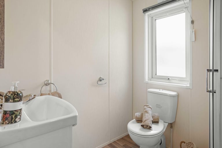 BRAND NEW STATIC LODGE FOR SALE ON BROADLAND SANDS HOLIDAY PARK 
