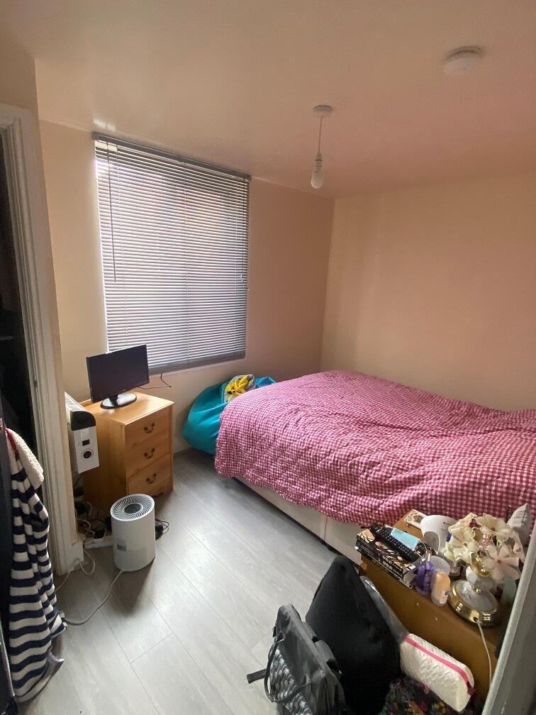 2 BEDROOM FLAT AVAILABLE IN STRATFORD ROAD
