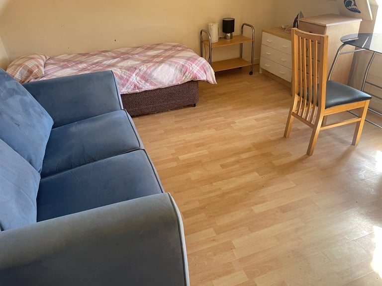Single/double room furnished