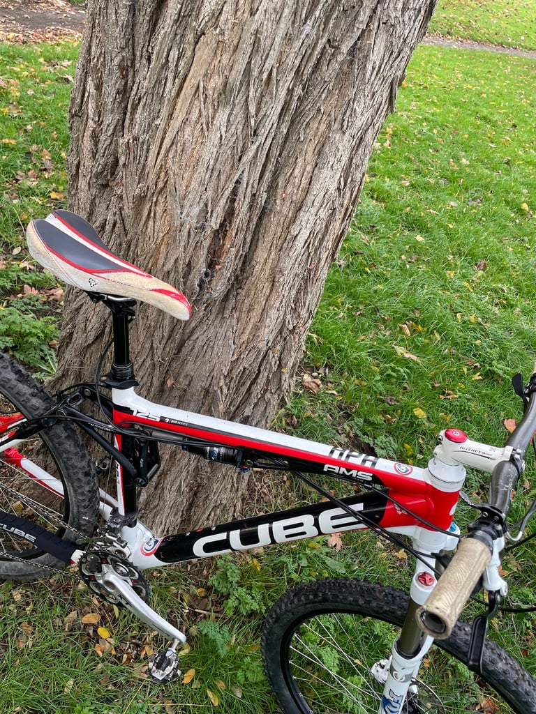 Full suspension mountain bike 