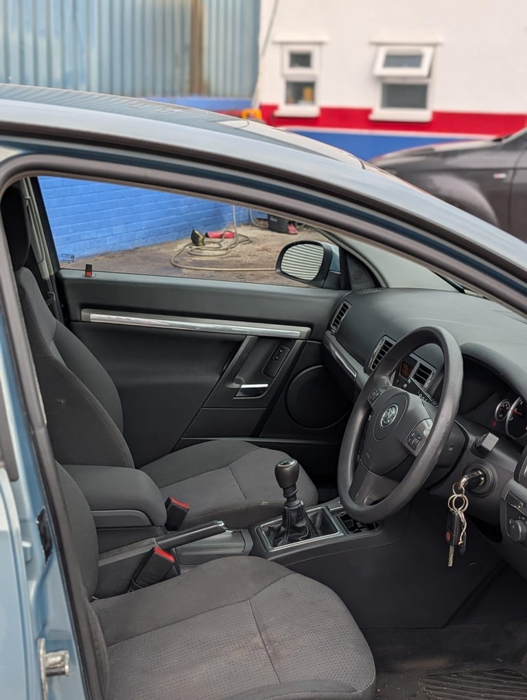 2006 Vauxhall Vectra 1.8i VVT Exclusiv 5dr HATCHBACK PETROL Manual