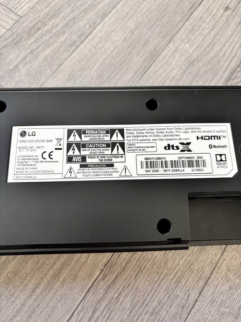 LG wireless soundbar with wireless subwoofer