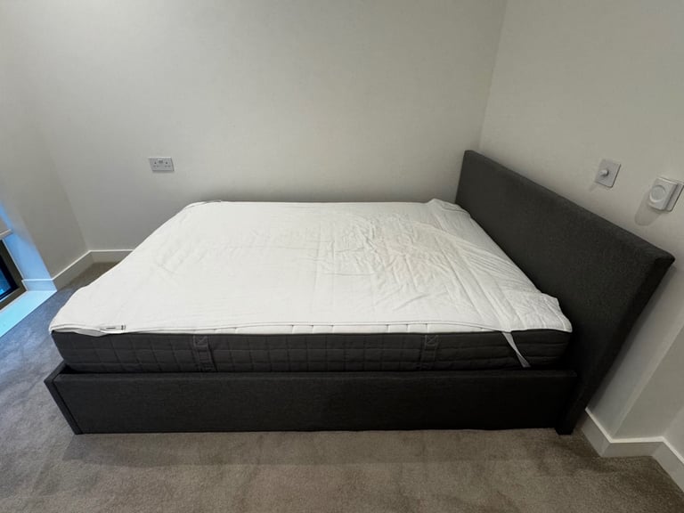image for Double Bed with Mattress 