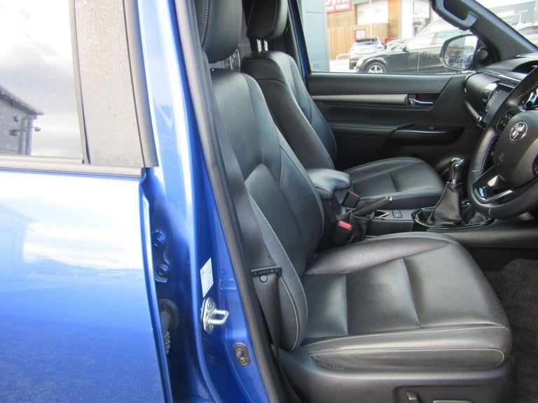 2022 Toyota Hilux 2.8 D-4D Invincible X Pickup Double Cab 4dr Diesel Manual 4WD Euro 6 (s/s)  PIC...