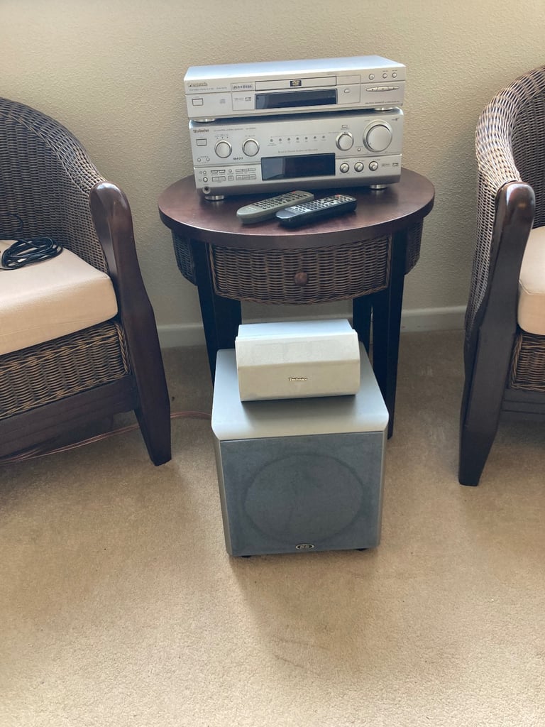 TECHNICS DOLBY 5:2 Channel SURROUND SOUND SYSTEM WITH DVD PLAYER