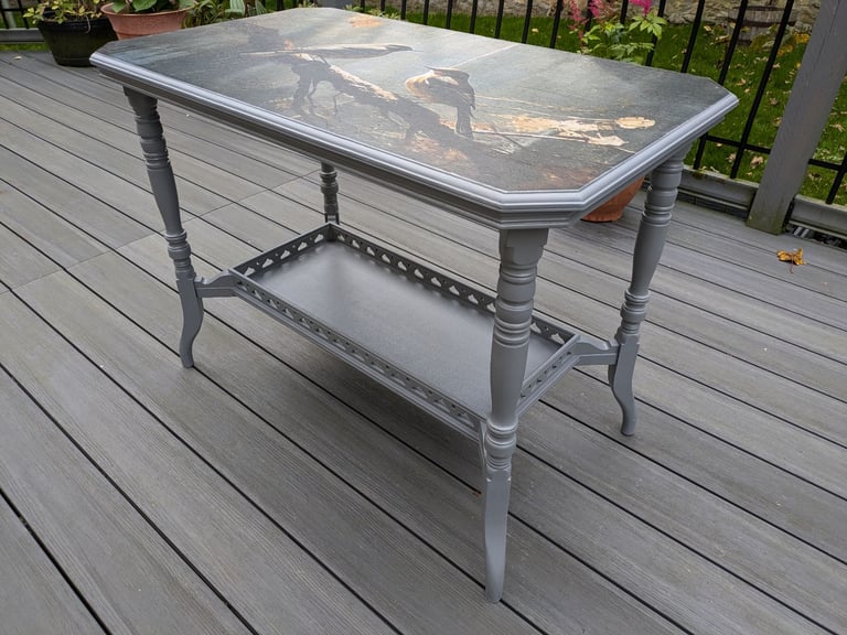  Vintage oak table with bird image