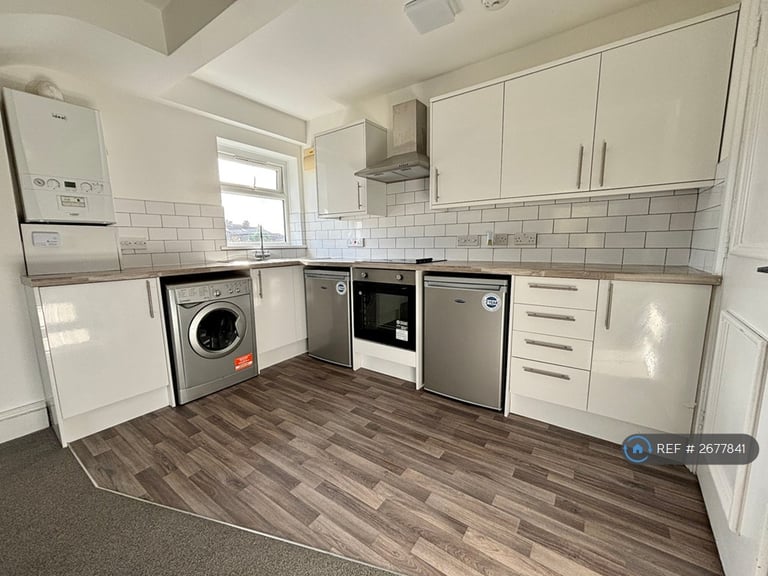 2 bedroom flat in Overnhill Road, Bristol, BS16 (2 bed) (#2677841)