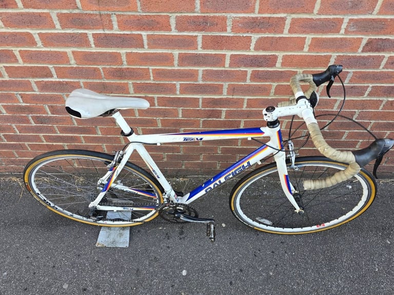 Road racing bike RALEIGH TEAM SPORT Wheels 700C Frame 21,5"