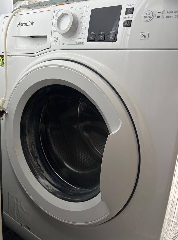 image for Hotpoint washing machine white 9kg 1400 spin