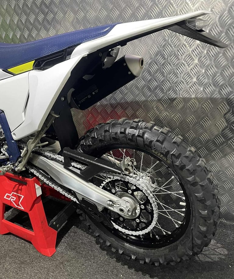 2025 HUSQVARNA 150 TPI...15 HOURS....CLEAN EXAMPLE....£6995.....MOTO X CHANGE 