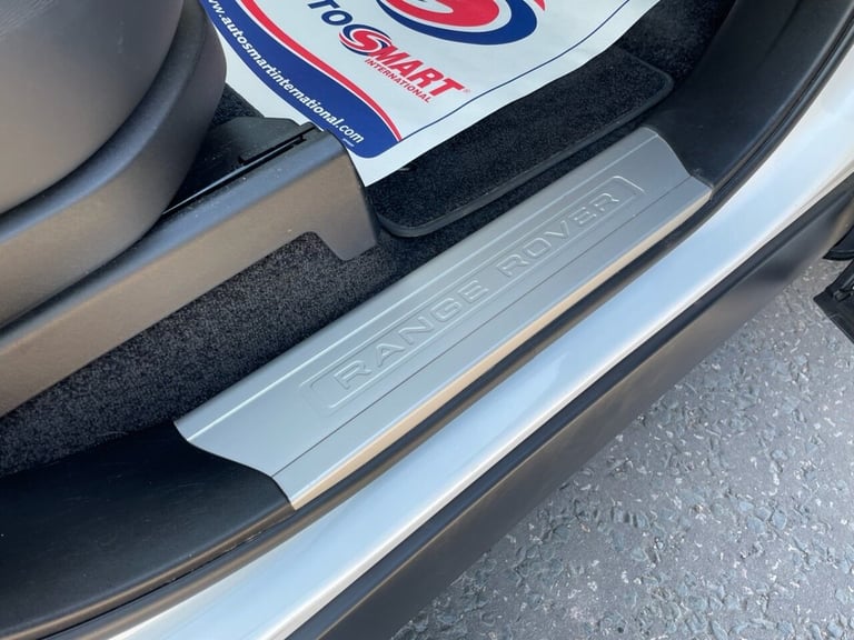 2019 Land Rover Range Rover 3.0 SD V6 Vogue black pack SUV 5dr Diesel Auto 4WD 275 bhp ESTATE Die...